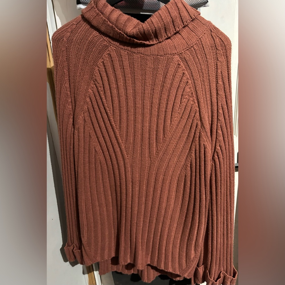 Dusty pinky sweater with cuffed sleeves